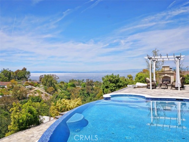 2 El Concho Lane, Rolling Hills CA: https://media.crmls.org/medias/358f794d-2c8f-4e6d-b6fd-438aaf46cc48.jpg