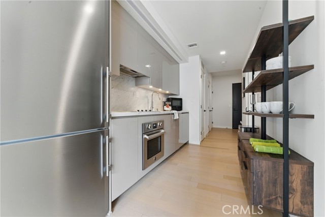 1050 S Grand Avenue, Los Angeles CA: https://media.crmls.org/medias/358feb57-72f9-485d-9da8-7ca950162dbd.jpg
