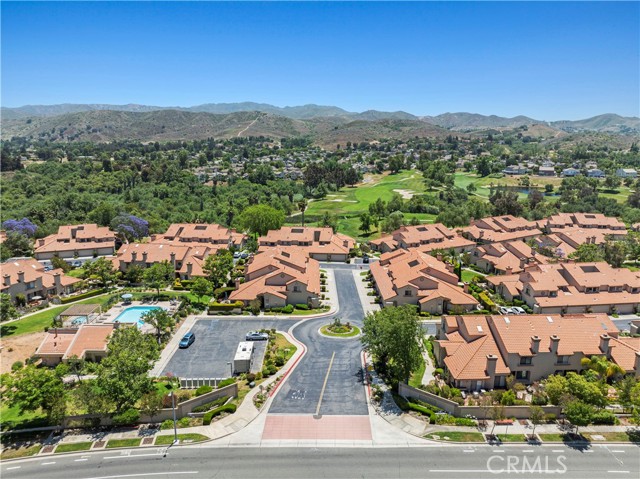 Detail Gallery Image 50 of 58 For 260 Country Club Dr #B,  Simi Valley,  CA 93065 - 2 Beds | 2/1 Baths