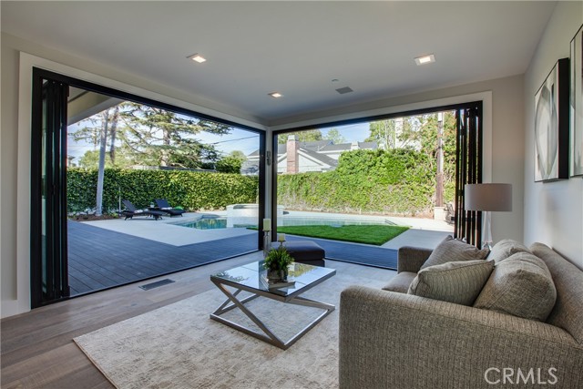 Detail Gallery Image 17 of 26 For 324 Saint Andrews Rd, Newport Beach,  CA 92663 - 5 Beds | 5/1 Baths