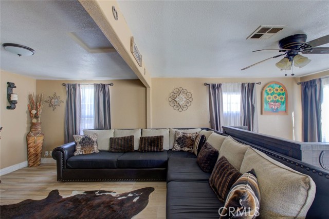 Detail Gallery Image 5 of 21 For 3817 Collins Rd, Ceres,  CA 95307 - 3 Beds | 1 Baths