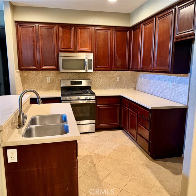 Detail Gallery Image 3 of 37 For 4996 Arborwood Ln, Riverside,  CA 92504 - 4 Beds | 2/1 Baths