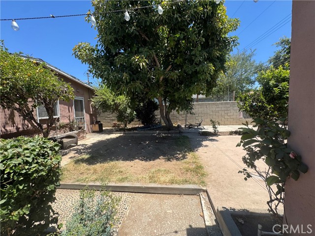 2124 W Civic Center Drive, Santa Ana CA: https://media.crmls.org/medias/3591e55c-2999-4a68-943d-7dfaa413f1d5.jpg
