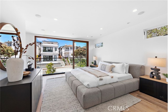 Detail Gallery Image 14 of 28 For 602 Iris Ave, Corona Del Mar,  CA 92625 - 3 Beds | 3/2 Baths