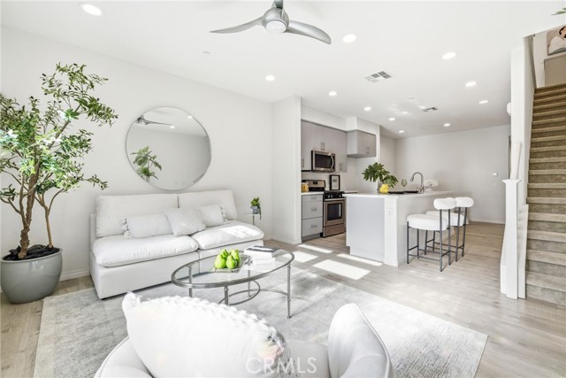 Detail Gallery Image 11 of 49 For 11130 Legion Loop #105,  El Monte,  CA 91731 - 3 Beds | 3 Baths