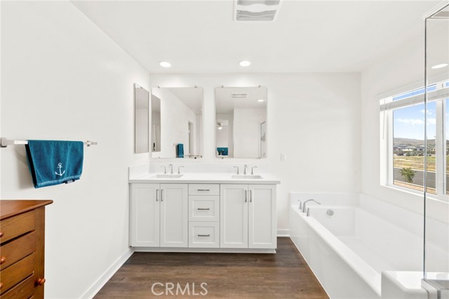 29550 Woodcreek Trail, Winchester CA: https://media.crmls.org/medias/35932958-730c-4eb9-830e-1f240bf2fa92.jpg