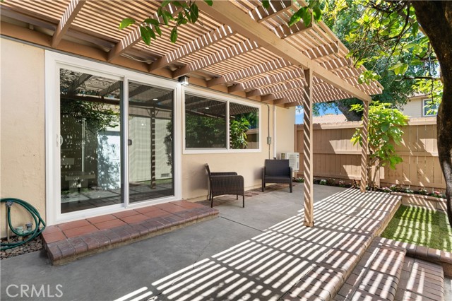 341 Carriage Drive, Santa Ana CA: https://media.crmls.org/medias/35938d8d-9da9-495b-a46b-78c3891c0410.jpg