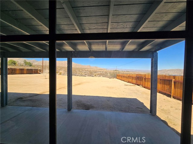 7050 Ivanpah Avenue, 29 Palms CA: https://media.crmls.org/medias/35957b5d-7276-42b4-9990-e8f38714e137.jpg