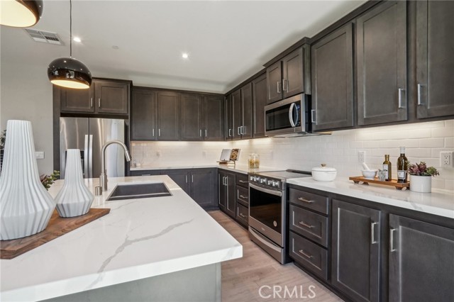 Detail Gallery Image 9 of 32 For 6346 Moonfire Ln, Fontana,  CA 92336 - 4 Beds | 2/1 Baths