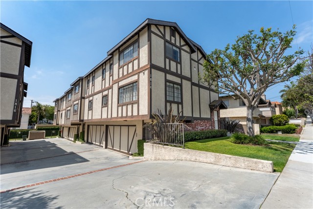 1814 Grant Avenue, Redondo Beach CA: https://media.crmls.org/medias/3595c932-71c2-446a-8ff7-f3d3962ee558.jpg
