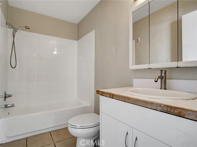 Detail Gallery Image 13 of 28 For 18350 Hatteras #123,  Tarzana,  CA 91356 - 3 Beds | 2 Baths