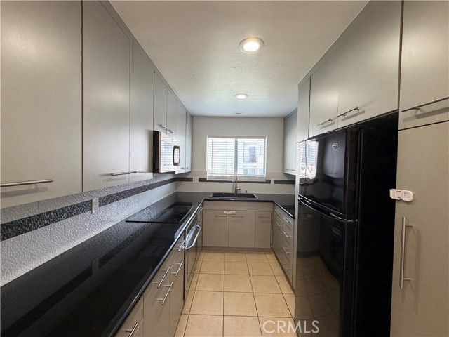 Detail Gallery Image 12 of 27 For 240 W Verdugo, Burbank,  CA 91502 - 2 Beds | 2 Baths