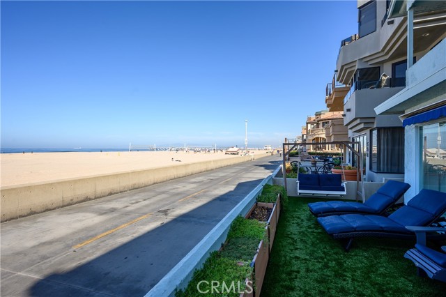Detail Gallery Image 6 of 24 For 528 the Strand, Hermosa Beach,  CA 90254 - – Beds | – Baths