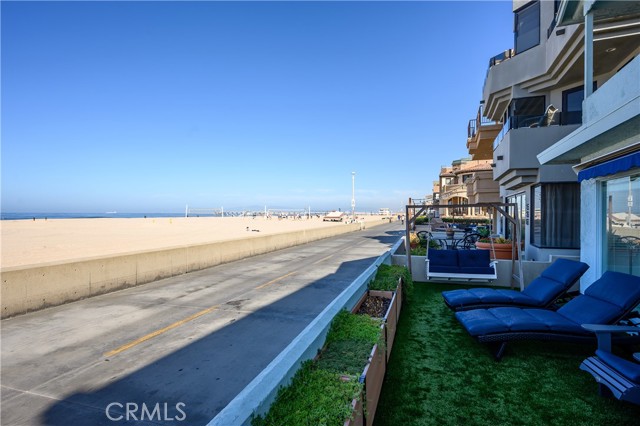 Detail Gallery Image 6 of 24 For 528 the Strand, Hermosa Beach,  CA 90254 - – Beds | – Baths