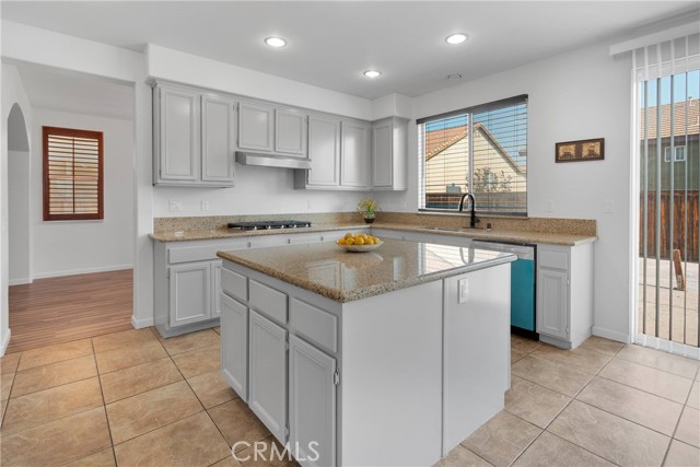 Detail Gallery Image 16 of 51 For 12626 Luna Rd, Victorville,  CA 92392 - 5 Beds | 3/1 Baths