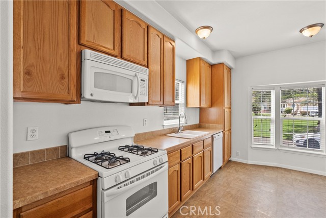 15455 Glenoaks Boulevard, Sylmar CA: https://media.crmls.org/medias/3598292e-739f-425a-b7c9-e1bc9a31e265.jpg