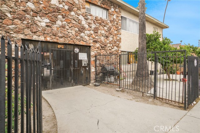 601 W 82nd Street, Los Angeles CA: https://media.crmls.org/medias/359937cd-22ef-4a8e-bb86-40c6d858924b.jpg
