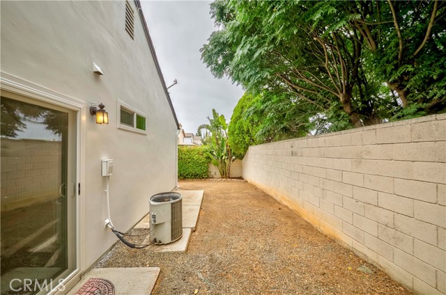 6409 Heatherwood Drive, Jurupa Valley CA: https://media.crmls.org/medias/359a8645-e150-474d-8564-c109065f1a52.jpg