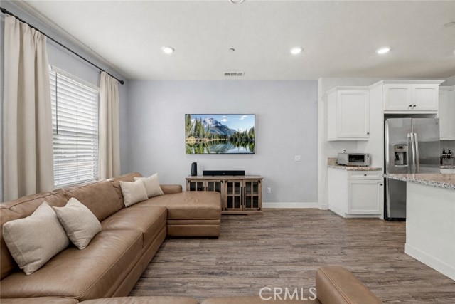 Detail Gallery Image 6 of 45 For 22838 Concord #80,  Saugus,  CA 91350 - 3 Beds | 2/1 Baths