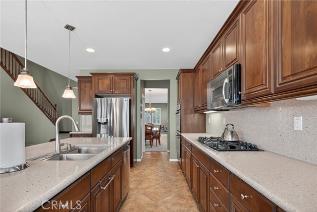 Detail Gallery Image 9 of 60 For 33888 Madrigal Ct, Temecula,  CA 92592 - 5 Beds | 3 Baths
