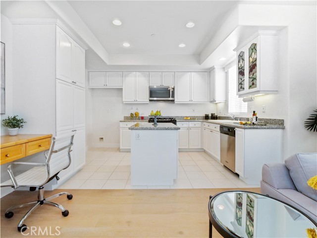 FAMILY ROOM TO KITCHEN