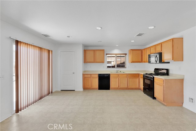 Detail Gallery Image 10 of 37 For 13102 Napa Ct, Hesperia,  CA 92344 - 5 Beds | 3 Baths