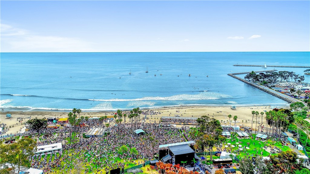 https://media.crmls.org/medias/35a08645-d43a-4d64-9582-f7ee734c488e.jpg?preset=X-Large