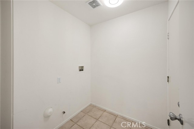 1443 Sutherland Drive, Riverside CA: https://media.crmls.org/medias/35a0e768-74ba-4428-8fe0-35c2846f51e2.jpg
