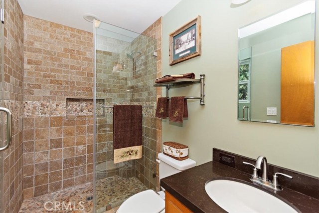 Detail Gallery Image 16 of 42 For 740 Cove Dr, Big Bear Lake,  CA 92315 - 3 Beds | 2 Baths