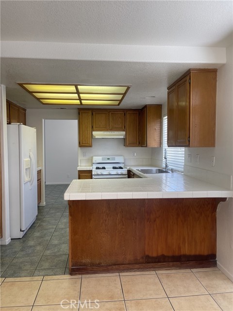 12811 Sundown Road, Victorville CA: https://media.crmls.org/medias/35a12432-7f60-4df3-ba03-767da88023be.jpg