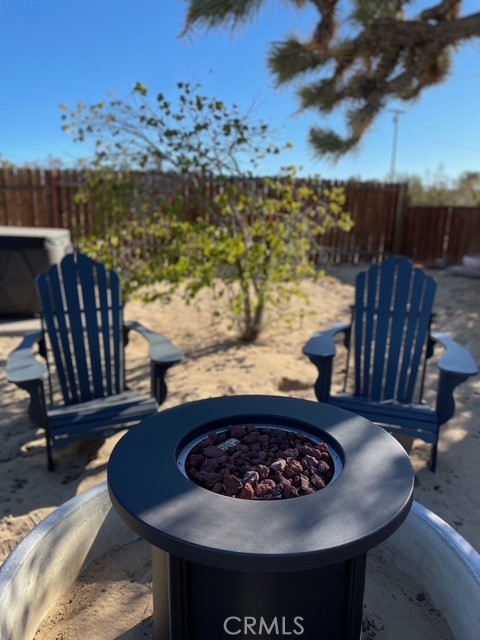 1001 Gibralter Road, Landers CA: https://media.crmls.org/medias/35a14b9c-b8cb-4507-b27a-de1ee4162b14.jpg