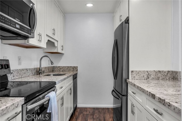 Detail Gallery Image 8 of 30 For 649 S Prospect #103,  Redondo Beach,  CA 90277 - 2 Beds | 2 Baths