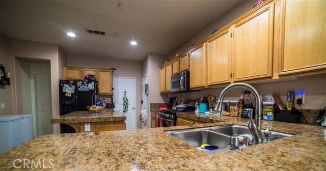 Detail Gallery Image 4 of 16 For 206 Garcia Dr, San Jacinto,  CA 92582 - 4 Beds | 2/1 Baths