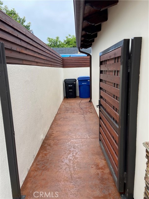 385 W 19th Street, San Pedro CA: https://media.crmls.org/medias/35a3b469-87c3-48b1-b3b2-42271638c9f9.jpg
