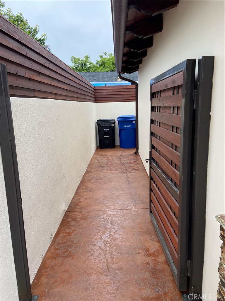 https://media.crmls.org/medias/35a3b469-87c3-48b1-b3b2-42271638c9f9.jpg?preset=X-Large