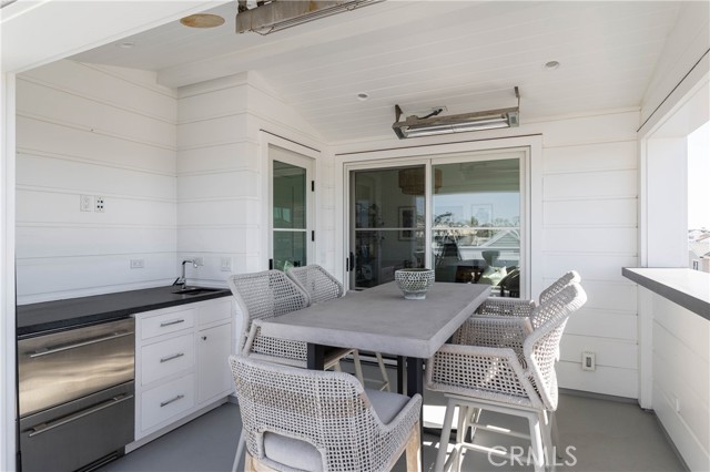 Detail Gallery Image 29 of 65 For 400 40th Street, Newport Beach,  CA 92663 - 7 Beds | 6/2 Baths