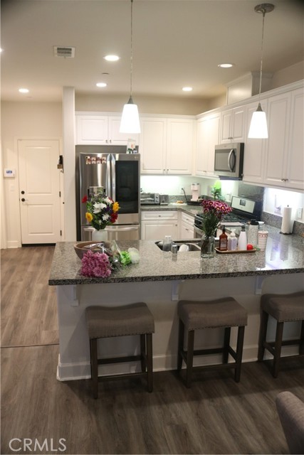 Detail Gallery Image 8 of 27 For 3287 E Wild Horse Privado #4,  Ontario,  CA 91762 - 3 Beds | 2/1 Baths
