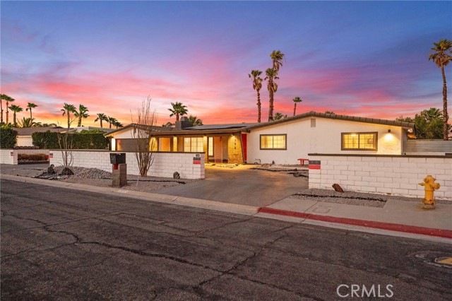 Image 5 of 66 For 2306 Acacia Rd E