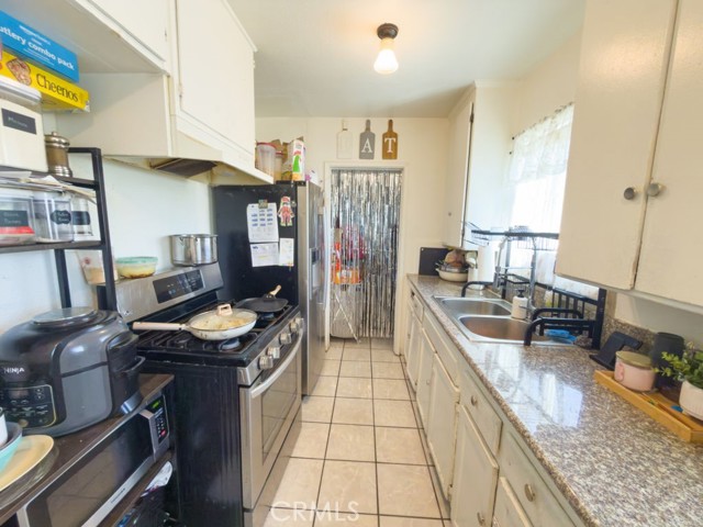 Detail Gallery Image 14 of 38 For 245 W 73rd, Los Angeles,  CA 90003 - 6 Beds | 4 Baths