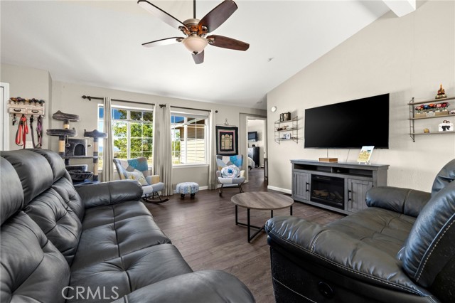 Detail Gallery Image 6 of 63 For 9259 Sierra Hwy, Agua Dulce,  CA 91390 - 4 Beds | 4 Baths
