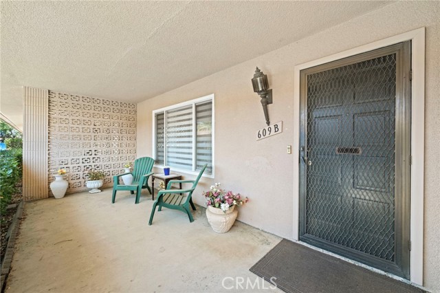 Detail Gallery Image 3 of 40 For 609 S Palm Ave #B,  Hemet,  CA 92543 - 2 Beds | 2 Baths