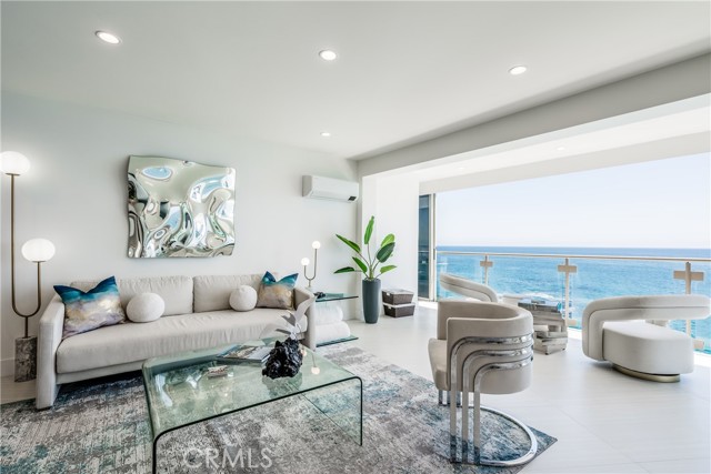 Detail Gallery Image 3 of 58 For 31561 Table Rock Dr #105,  Laguna Beach,  CA 92651 - 2 Beds | 2/1 Baths