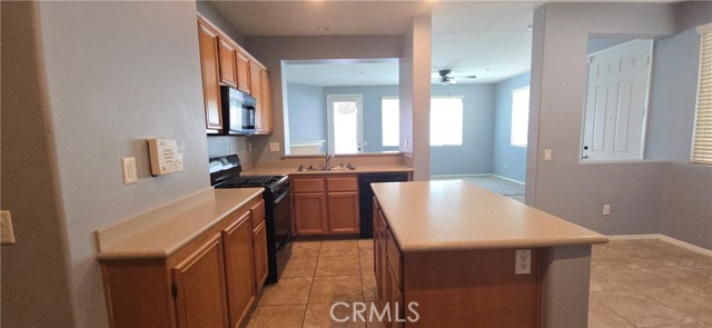 Detail Gallery Image 10 of 51 For 27966 John F Kennedy Dr #B,  Moreno Valley,  CA 92555 - 3 Beds | 2/1 Baths