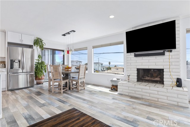 Eat in kitchen with small balcony, great for fresh sea air.