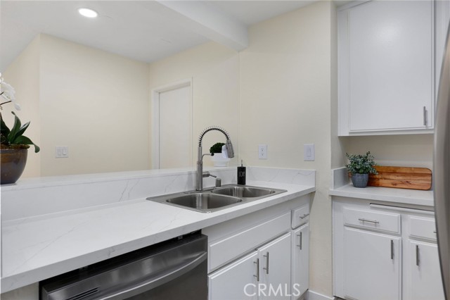 Detail Gallery Image 6 of 19 For 21801 Roscoe Bld #132,  Canoga Park,  CA 91304 - 1 Beds | 1 Baths