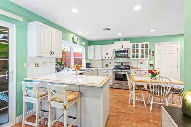 Detail Gallery Image 13 of 57 For 5101 Chateau, Irvine,  CA 92604 - 4 Beds | 3/1 Baths