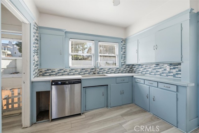 610 Carnelian, Redondo Beach, California 90277, ,Residential Income,For Sale,Carnelian,SB26077419