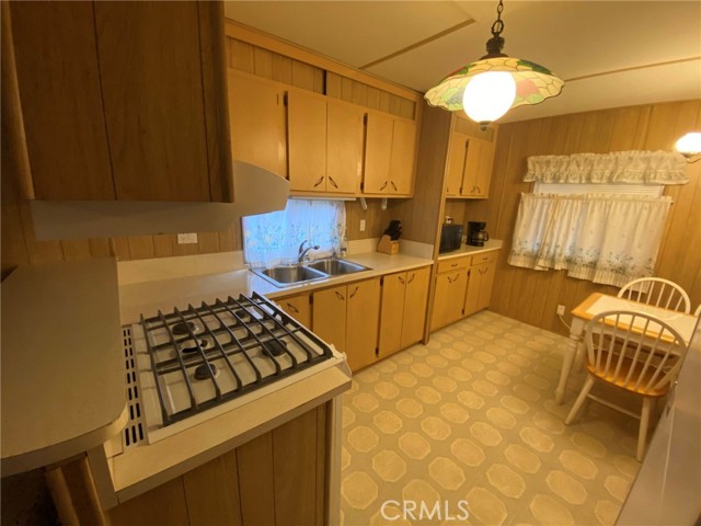 Detail Gallery Image 13 of 22 For 5595 Huron Ave, Clearlake,  CA 95422 - 2 Beds | 1 Baths