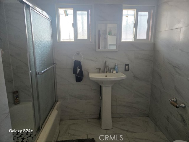 7047 3rd Avenue, Los Angeles CA: https://media.crmls.org/medias/35ad6a90-e629-4ad6-ae9b-642b5e7e268a.jpg