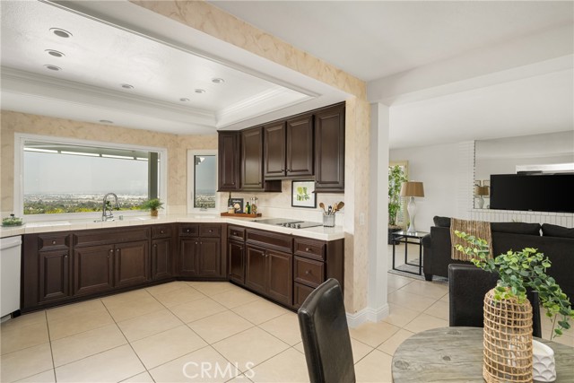 580 S Londerry Ln, Anaheim Hills CA: https://media.crmls.org/medias/35ae2894-cfe4-4888-a56a-517c1cf61536.jpg